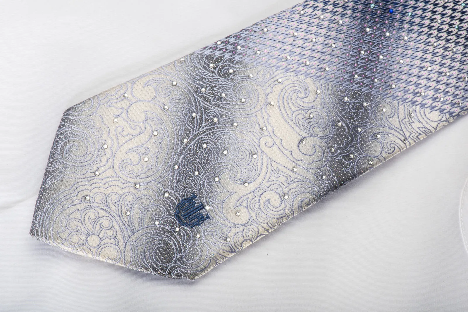 Indian Homme Rhinestone Necktie Silver Hounds Tooth Paisley On Blue With Sparkles