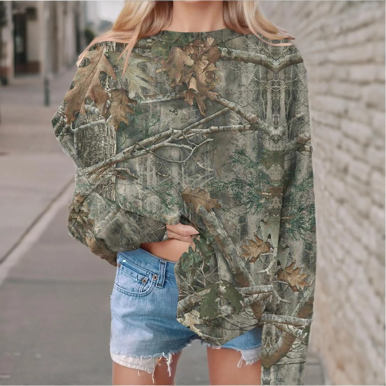 Women's Camo Sweatshirt Maple-Leaf Print Oversized Sweatshirt Fleece Crewneck Shirts Casual Fall Pullover Tops